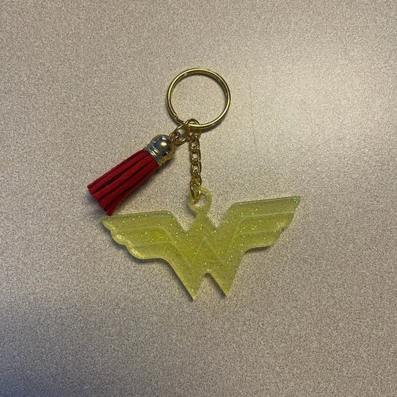 🎉🎉HP🎉🎉 Handmade SUPERHERO Keychains - Picture 4 of 8